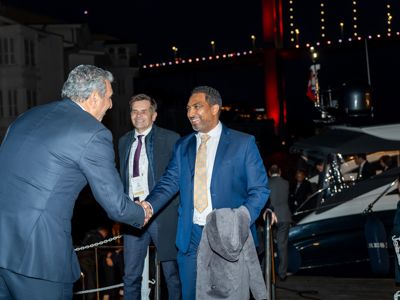 2025 12 03 Worldlng 1032