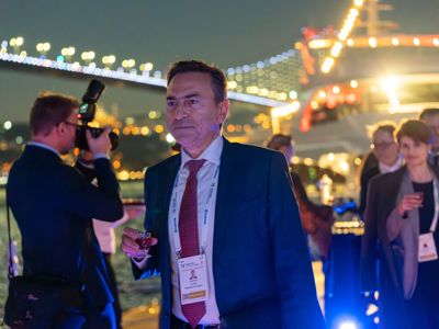 2025 12 03 Worldlng 1083